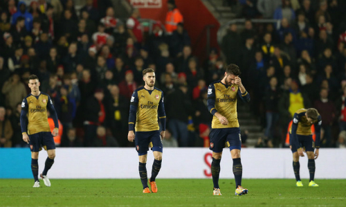 Wenger cho rằng Arsenal gặp xui và chịu thiệt vì sai lầm của trọng tài. Ảnh: Reuters.